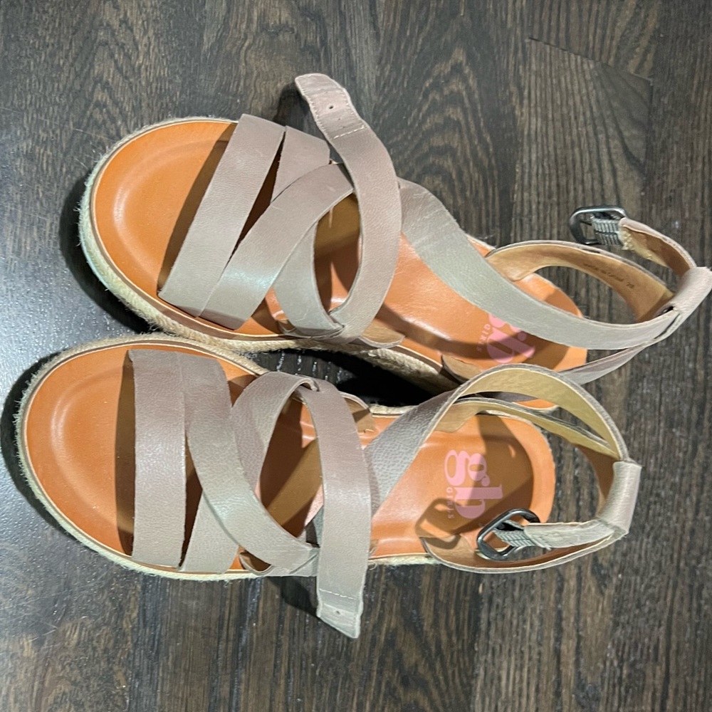 GB Gianni Bini Girls Dilliard’s Sandals Size 2M New